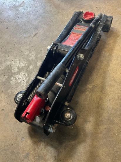 Hyper Tough 2.5 ton hydraulic floor jack, works with handle