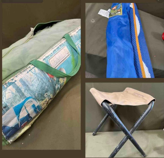 Foldable chairs & tent missing poles