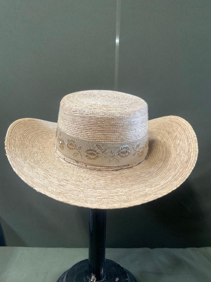 Straw hat, size large