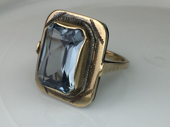 14K Gold Topaz Ring