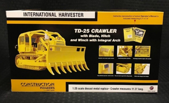 I-H TD-25 Crawler with Blade Hitch Winch Die Cast Replica Tractor in Box