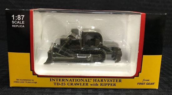 I-H TD-25 Crawler with Ripper in Box