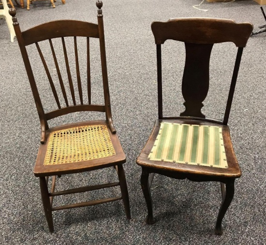 Lot of two vintage chairs