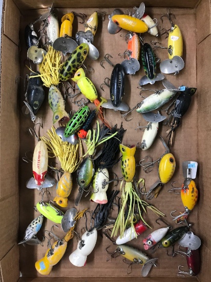 Large box lot of vintage fishing Lures