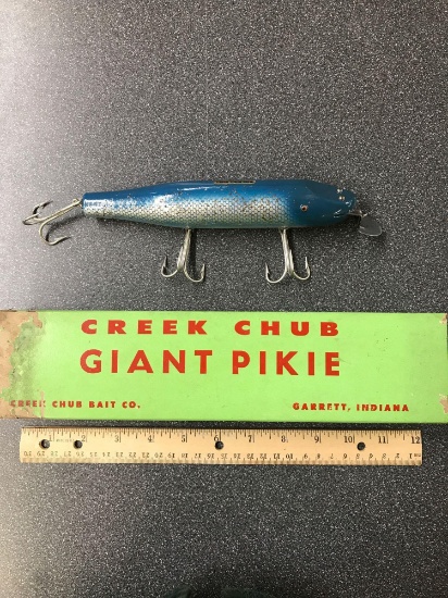 Lot of one vintage creek chub giant pikie lure