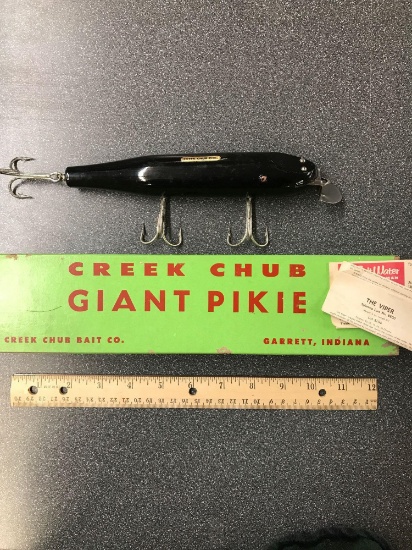 lot of one vintage creek chub giant pikie lure