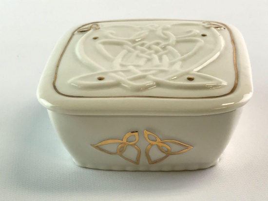 BEELEEK Ireland gold trim Celtic knot covered dish