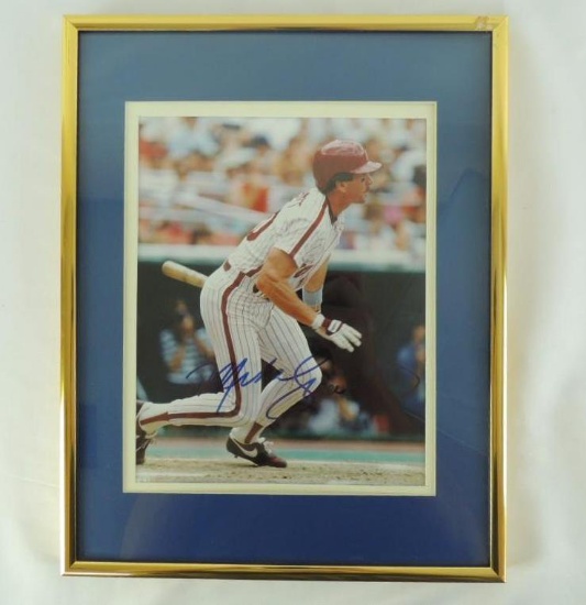 Signed Mike Schmidt 8x10 Color Press/Wire Photo with COA
