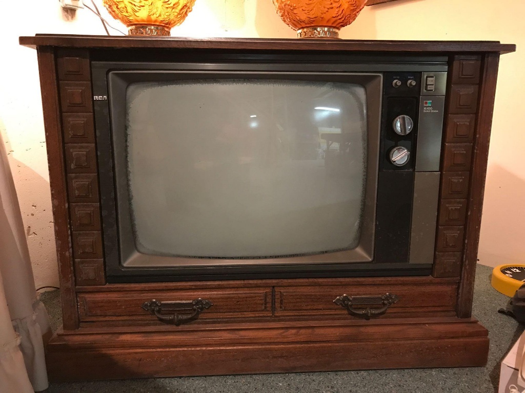 Vintage Xl 100 Solid State Rca Console Television Estate Personal Property Personal Property Online Auctions Proxibid