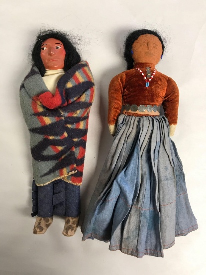 Lot of two Indian dolls