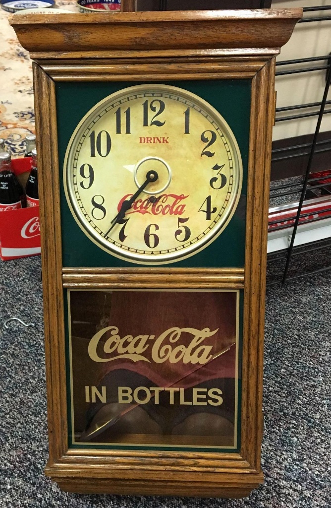 Vintage coca-cola battery operated pendulum clock | Art, Antiques &  Collectibles Collectibles Advertising Soda Advertising | Online Auctions |  Proxibid