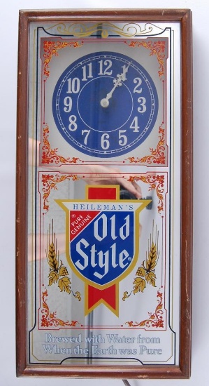 Vintage Heileman's Old Style Light Up Advertising Beer Clock