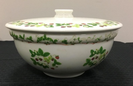 Vintage Strawberry design bowl with lid