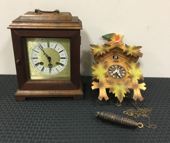 Group of 2 vintage clocks