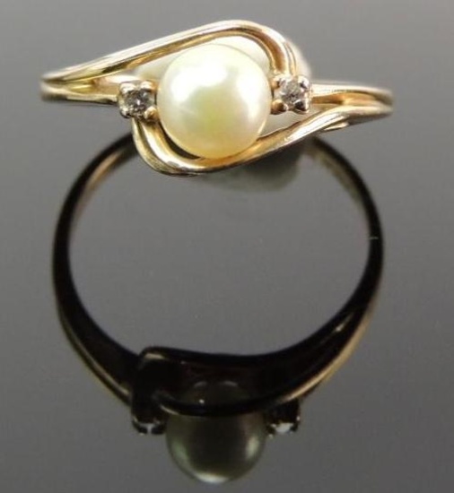 Pearl and Diamond 10k yellow gold ring