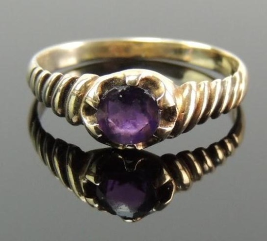 14k Yellow Gold Purple Glass Ring