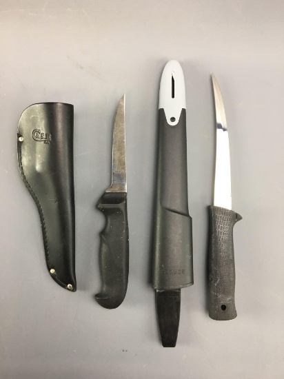 Group of 2 knives with cases