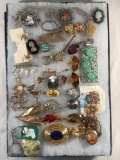 Group of vintage miscellaneous costume jewelry