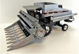 Scale Models Gleaner R-62 Combine Set Farm Toy.