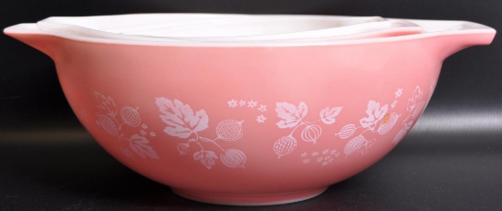 Group of Vintage Pyrex "Gooseberry" Pink on White and White on Pink Nesting Mixing Bowls