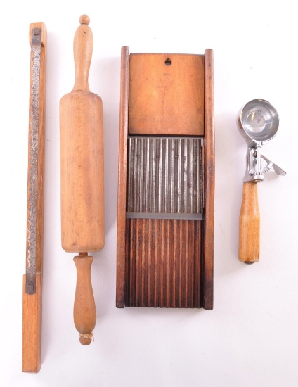 Group of 4 Vintage Kitchen Items