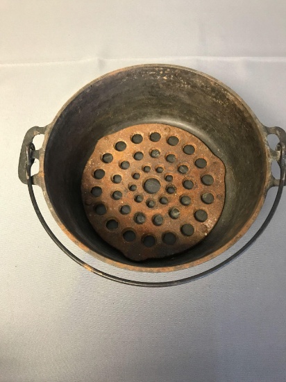 Vintage Cast Iron Dutch Oven with Trivet