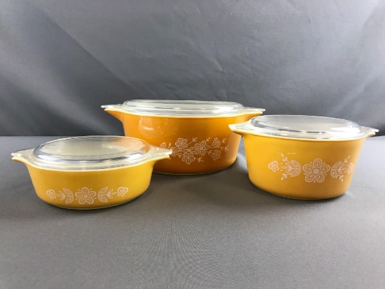 Vintage Pyrex dishes with lids