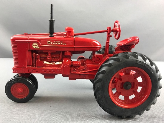 ERTL McCormick Farmall die cast Tractor