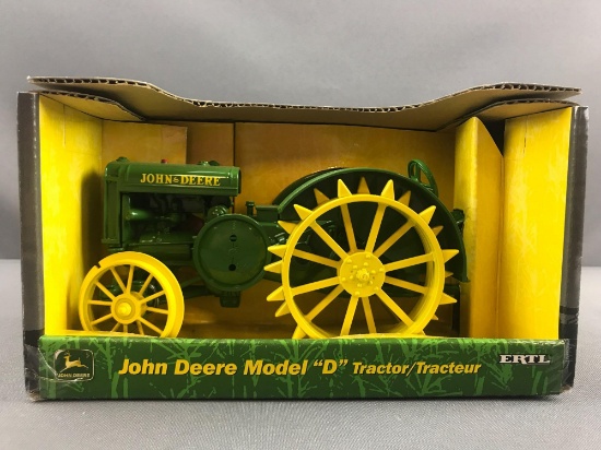 ERTL John Deere Model D die cast Tractor in original box