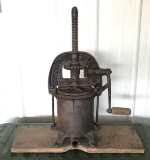 Vintage enterprise Manufacturing Co cast-iron sausage press