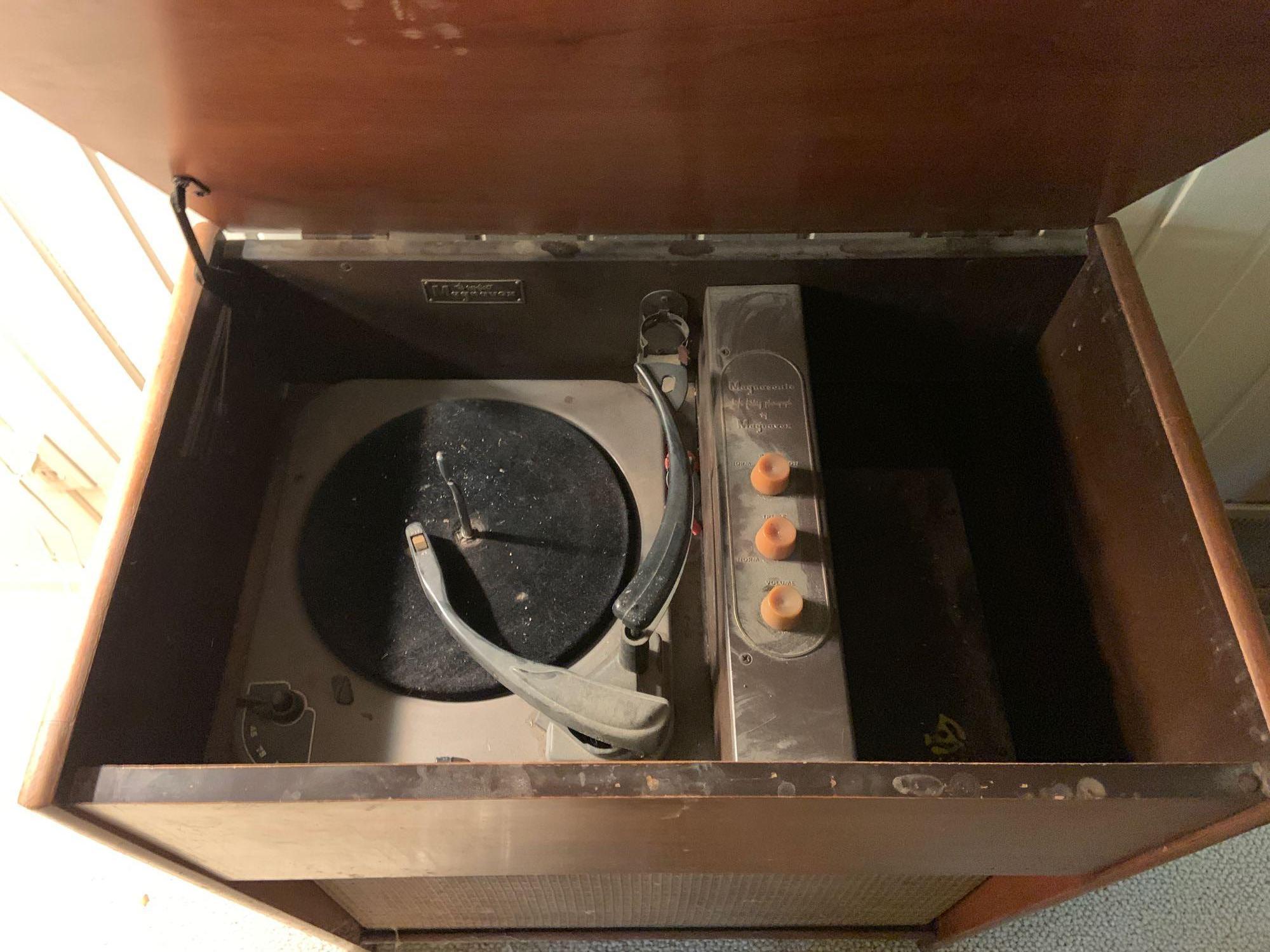 Vintage Magnavox magnasonic record player Proxibid