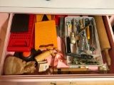 Contents of kitchen drawer