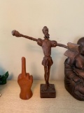 Don Quixote and middle finger carved statues