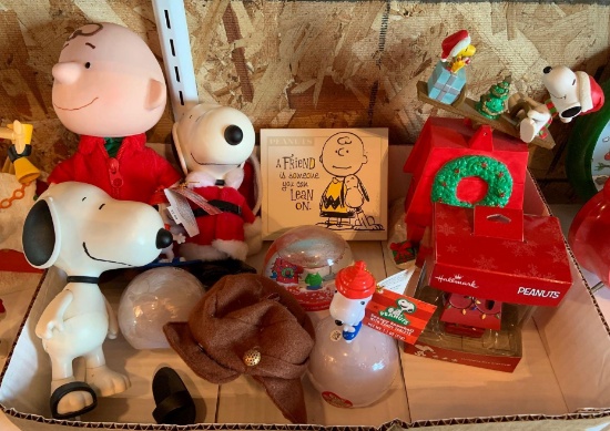 Group of miscellaneous peanuts Christmas items