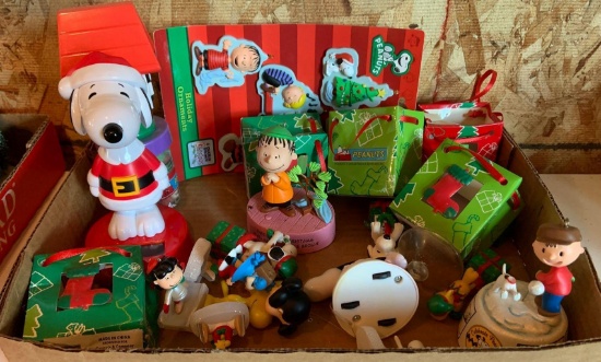 Group of miscellaneous peanuts Christmas items