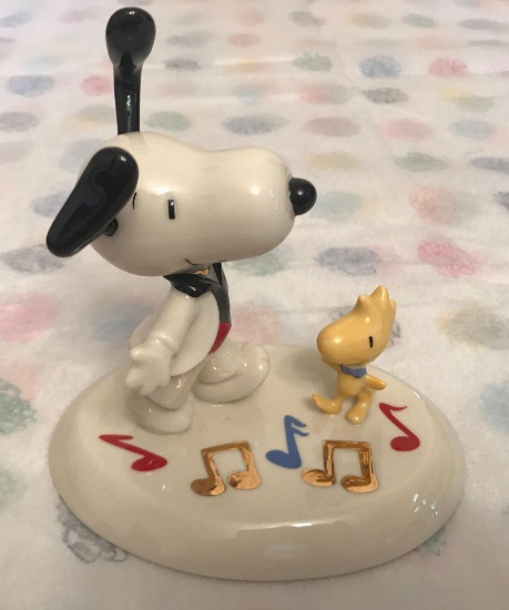 Lenox Peanuts Figurine Snoopy Born to Boogie