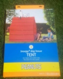 Peanuts Snoopy Dog House tent