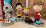 Group of 4 peanuts Christmas bobble heads