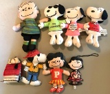 Group of 8 vintage plush Peanuts dolls