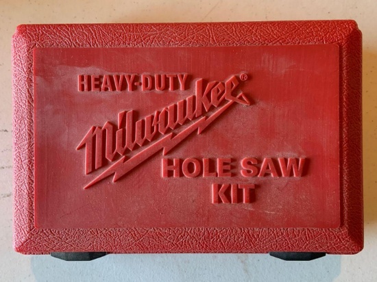 Milwaukee heavy-duty hole saw kit
