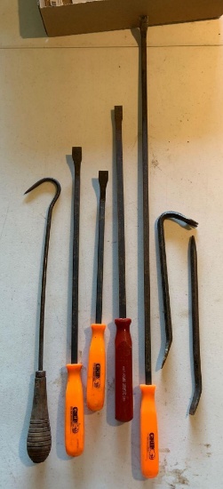 Group of prybars