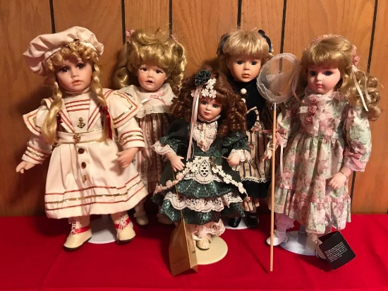 ONLINE ONLY - Onsite Doll & Christmas Auction