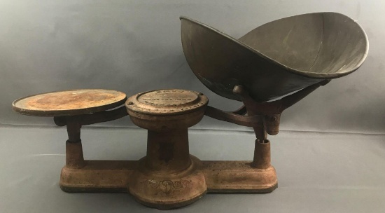 Vintage antique Howe 16 lb balance scale
