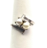 10k White Gold Pearl By-pass Ring