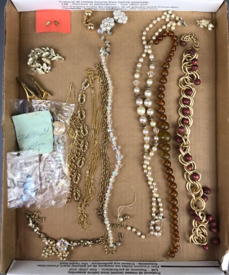 Group of 15 pieces costume jewelry