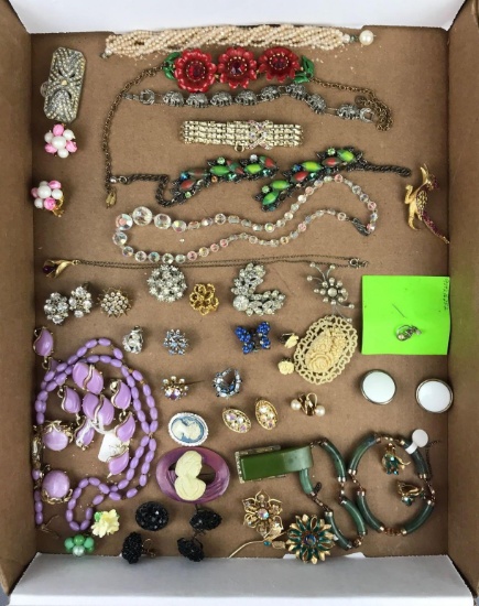 Group of 40+ pieces costume jewelry