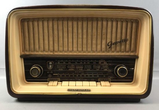Vintage Telefunken Model Gavotte 8U Radio