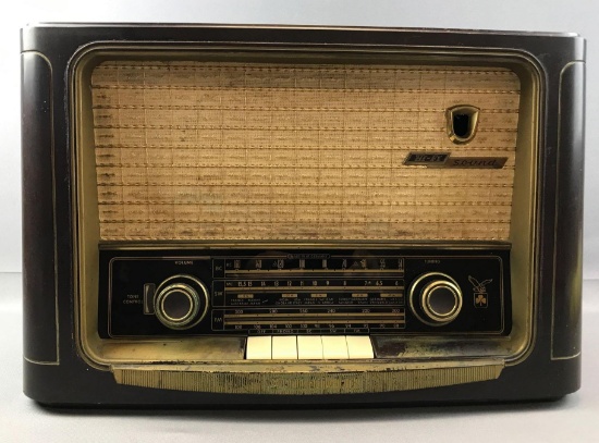 Vintage Grundig Majestic Model 1055W/3D Radio