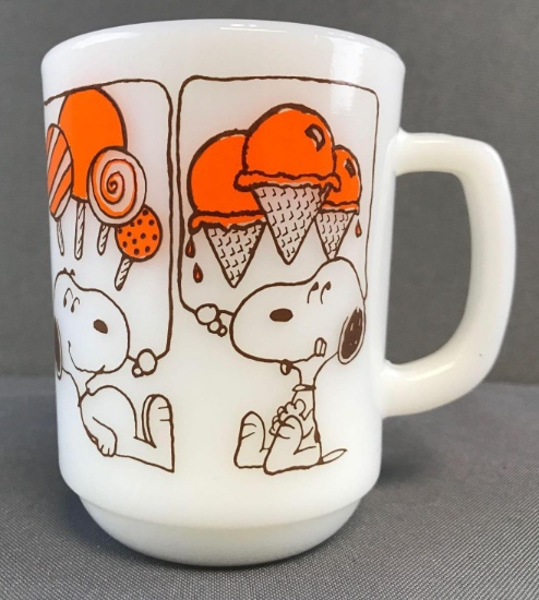 Vintage Anchor Hocking Fire King Peanuts Snoopy milk glass mug
