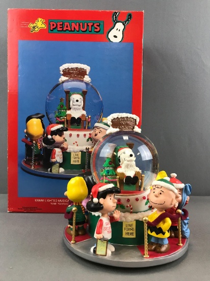 The San Francisco Music Box Company Peanuts Lighted Musical Waterglobe